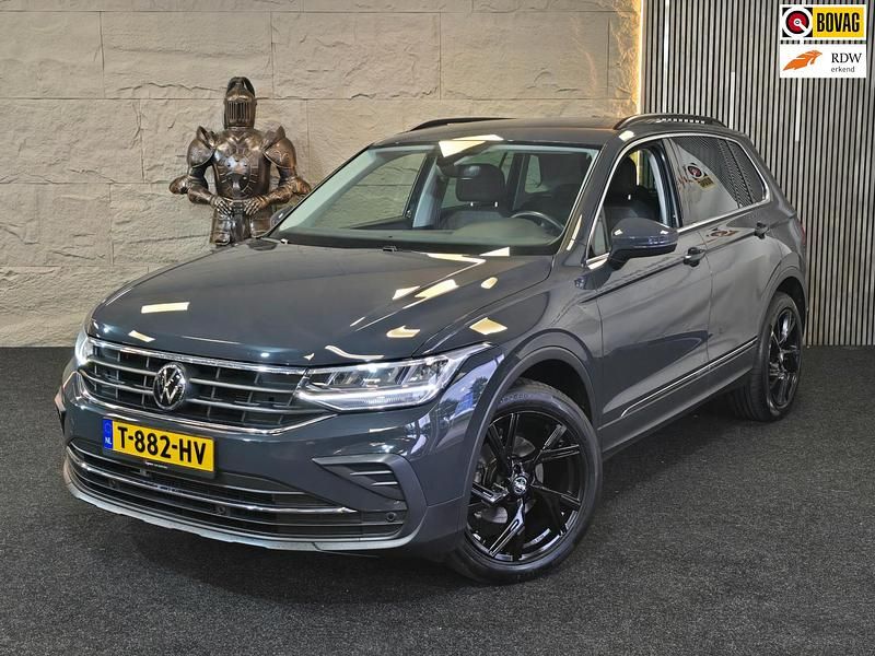 Grijs Gebruikt 2023 VW Tiguan Elegance SUV | € 33.999 (Super prijs) - Afbeelding 1/4