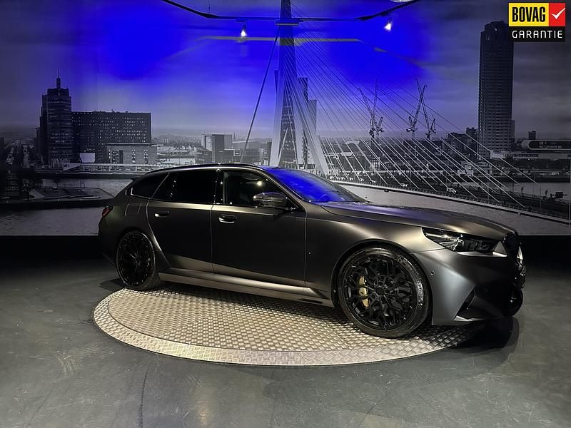 Grijs Gebruikt 2025 BMW M5 Comfort Edition Stationwagen | € 169.950 - Afbeelding 1/4