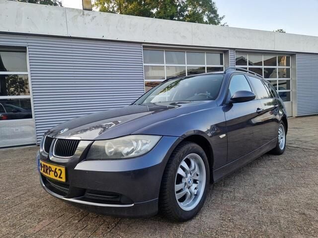 Grijs Gebruikt 2006 BMW 318 Stationwagen | € 1.199 (Super prijs) - Afbeelding 1/4