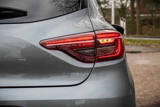 Occasion Renault Clio V Techno 93 PK (68 kW) 2023 Grijs Hatchback