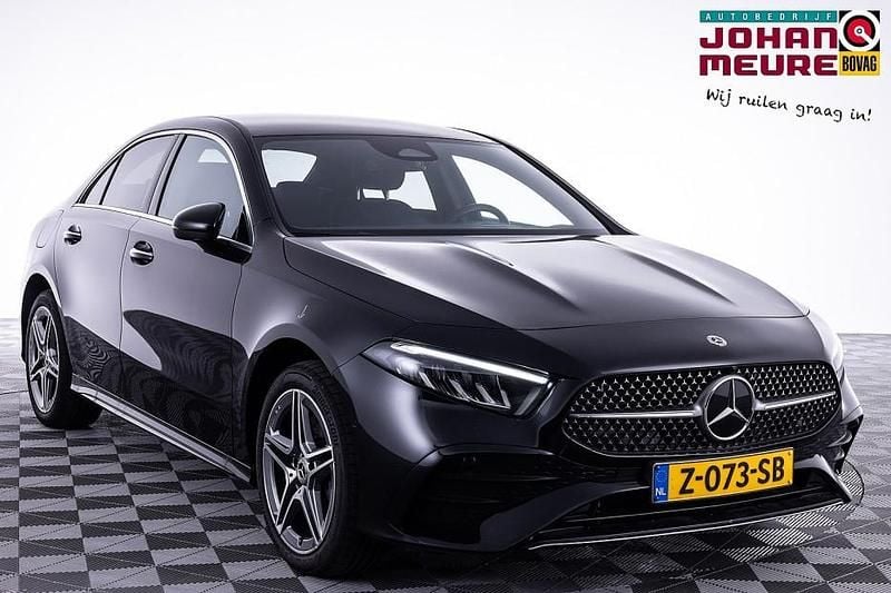 Zwart Gebruikt 2024 Mercedes A250 AMG line Sedan | € 34.999 (Goede deal) - Afbeelding 1/4