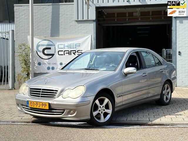 Grijs Gebruikt 2004 Mercedes C180 Avantgarde Sedan | € 895 (Super prijs) - Afbeelding 1/4