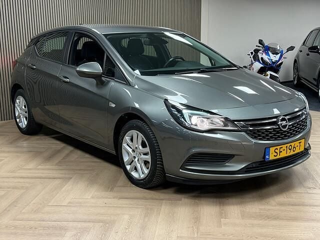 Occasion Opel Astra Edition 105 PK (77 kW) 2018 Grijs Hatchback
