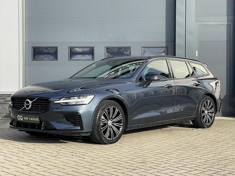 Blauw (metallic) Occasion 2022 Volvo V60 Plus Stationwagen | € 31.900 (Super prijs) - Afbeelding 1/4