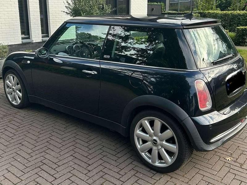 Zwart Gebruikt 2006 Mini ONE Hatchback | € 3.900 (Eerlijke prijs) - Afbeelding 1/4