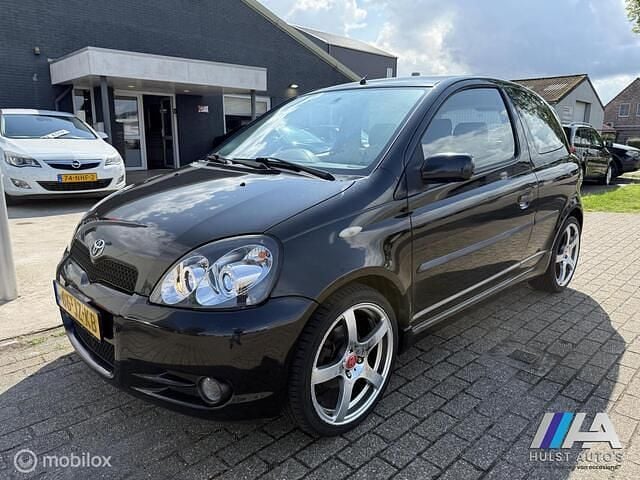 Zwart Gebruikt 2002 Toyota Yaris Sport Hatchback | € 3.200 (Eerlijke prijs) - Afbeelding 1/4