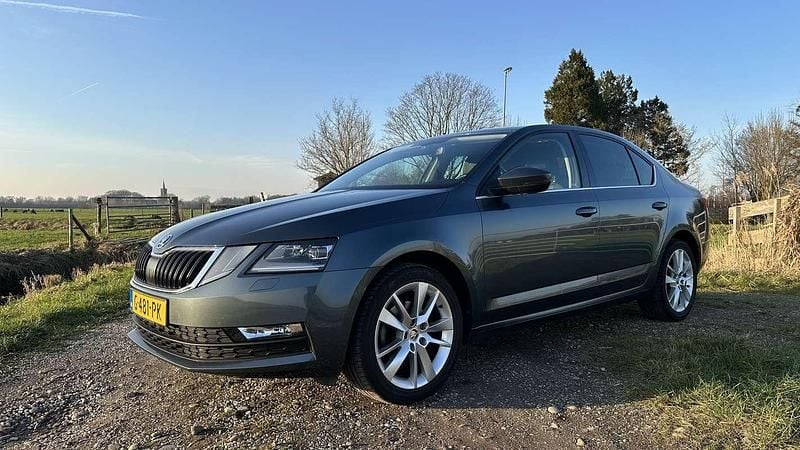 Grijs Occasion 2019 Skoda Octavia Business Line Sedan | € 14.750 (Eerlijke prijs) - Afbeelding 1/4