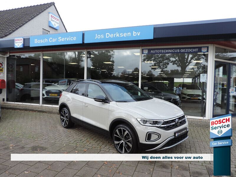 Grijs Gebruikt 2023 VW T-Roc Style SUV | € 35.980 (Iets duurder) - Afbeelding 1/4