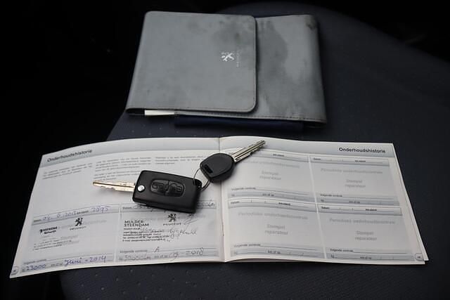 Occasion Peugeot iON Active 47 kW (64 PK) 2012 Wit Hatchback