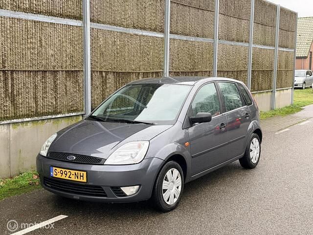 Grijs Gebruikt 2005 Ford Fiesta Ambiente Hatchback | € 2.250 (Eerlijke prijs) - Afbeelding 1/4