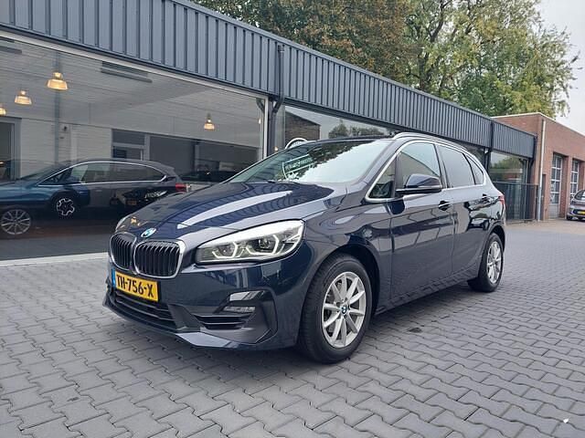 Blauw Gebruikt 2018 BMW 218 Executive Stationwagen | € 17.499 (Goede deal) - Afbeelding 1/4