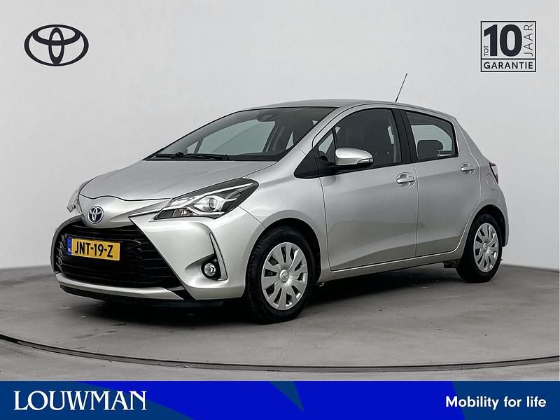 Zilver Occasion 2025 Toyota Yaris Hybrid Comfort Hatchback | € 17.445 (Super prijs) - Afbeelding 1/4