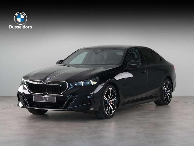 Zwart, metallic lak Nieuw 2025 BMW i5 M Sport Sedan | € 82.566 (Super prijs) - Afbeelding 1/4