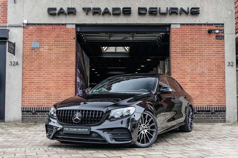 Zwart Gebruikt 2018 Mercedes E350 AMG Sedan | € 41.950 (Duur) - Afbeelding 1/4