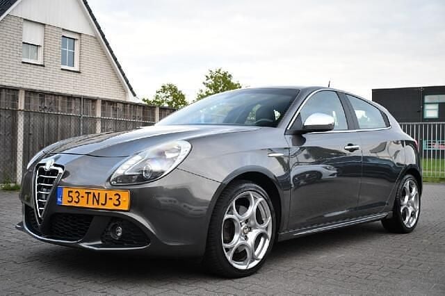 Grijs Gebruikt 2012 Alfa Romeo Giulietta Distinctive Hatchback | € 5.999 (Eerlijke prijs) - Afbeelding 1/4