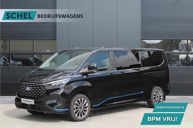 Zwart (metallic) Gebruikt 2024 Ford Tourneo Custom Titanium X Van | € 57.950 (Eerlijke prijs) - Afbeelding 1/4