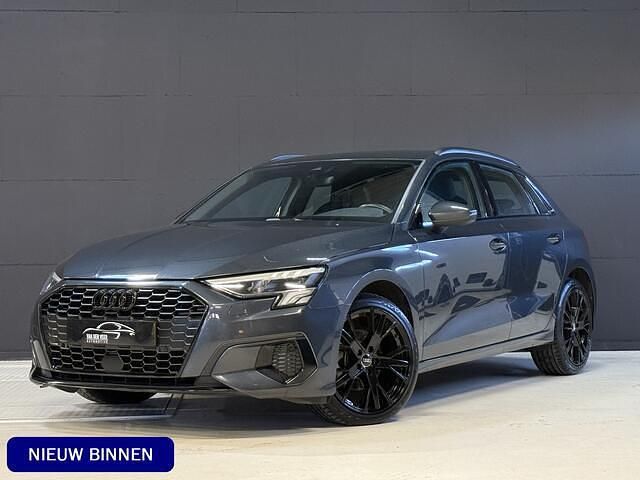 Grijs Gebruikt 2022 Audi A3 Sportback Advanced Hatchback | € 23.800 (Eerlijke prijs) - Afbeelding 1/4