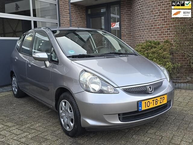 Grijs Occasion 2006 Honda Jazz LS Hatchback | € 3.995 (Eerlijke prijs) - Afbeelding 1/4