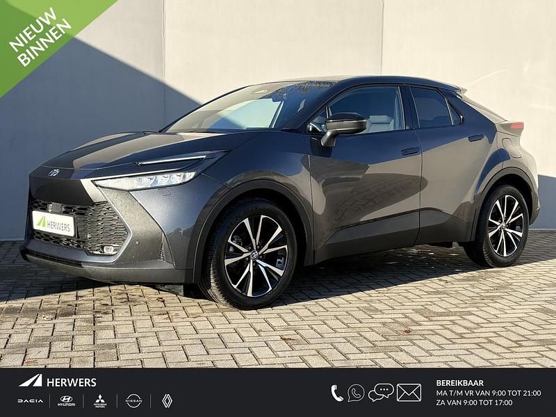 1g3 ash grey Occasion 2025 Toyota C-HR SUV | € 31.885 (Super prijs) - Afbeelding 1/4