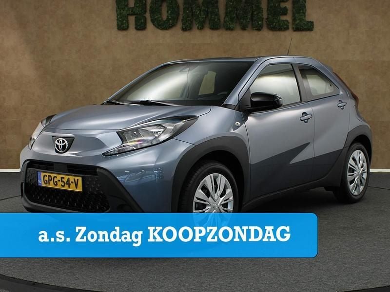 Grijs Nieuw 2024 Toyota Aygo Business Edition Hatchback | € 20.145 (Eerlijke prijs) - Afbeelding 1/4