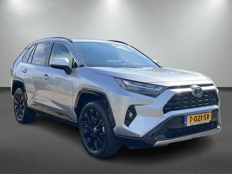 Grijs Gebruikt 2023 Toyota RAV4 Style SUV | € 41.901 (Eerlijke prijs) - Afbeelding 1/3
