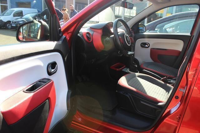 Occasion Renault Twingo LIMITED 71 PK (52 kW) 2016 Rood Hatchback