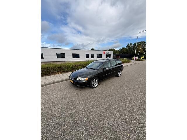 Groen Gebruikt 2007 Volvo V70 Standard Stationwagen | € 1.999 (Eerlijke prijs) - Afbeelding 1/4