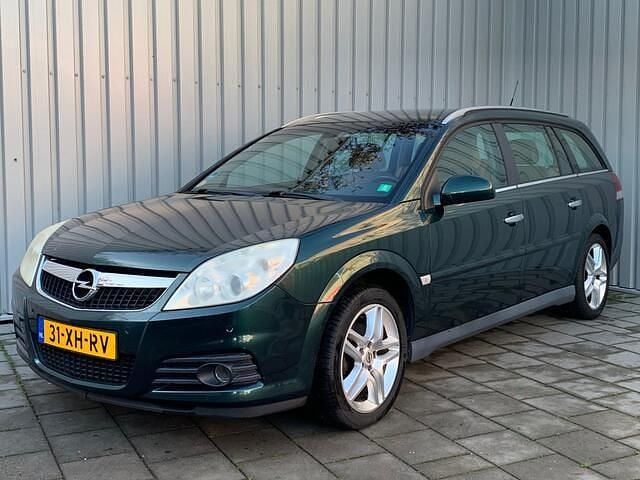 Groen Occasion 2007 Opel Vectra Executive Stationwagen | € 1.945 (Duur) - Afbeelding 1/4