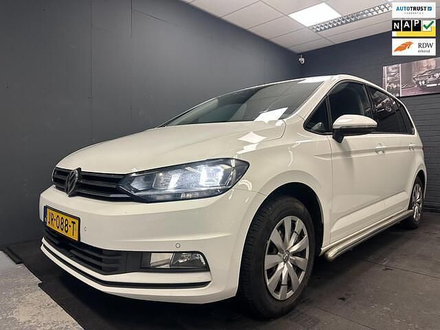 Wit Gebruikt 2016 VW Touran MPV | € 11.950 (Eerlijke prijs) - Afbeelding 1/4