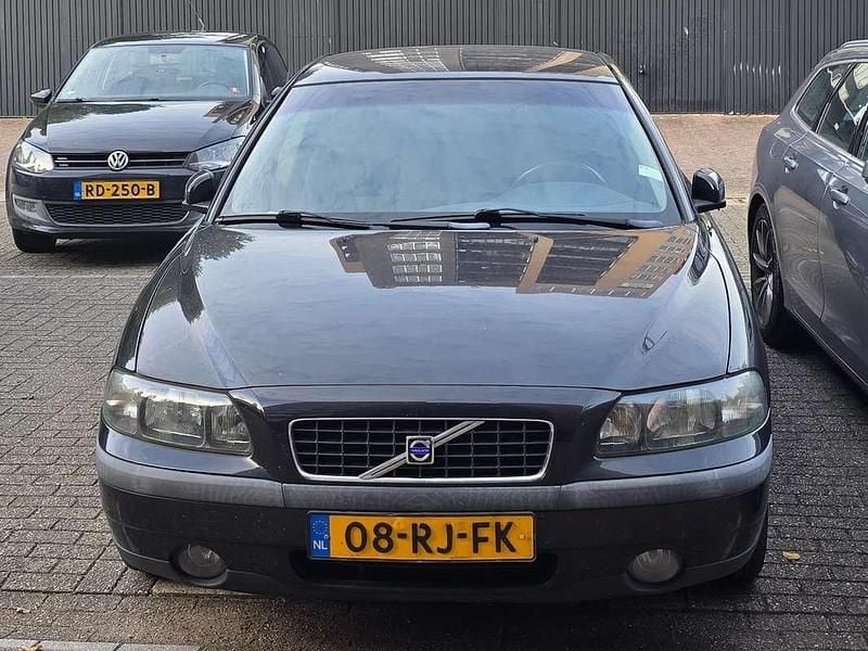 Zwart Gebruikt 2005 Volvo S60 Sedan | € 3.500 (Goede deal) - Afbeelding 1/2