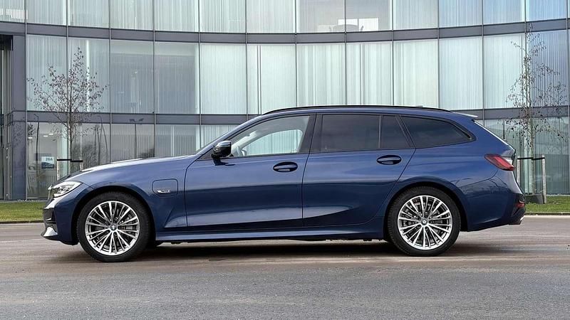 Occasion BMW 330e Executive 292 PK (214 kW) 2021 Blauw (metallic) Stationwagen