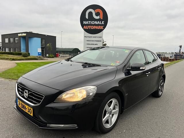 Zwart Gebruikt 2014 Volvo V40 Momentum Stationwagen | € 4.999 (Super prijs) - Afbeelding 1/4