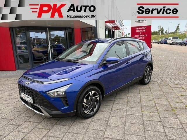 Blauw, metallic lak Gebruikt 2023 Hyundai Bayon Comfort SUV | € 20.945 (Eerlijke prijs) - Afbeelding 1/4