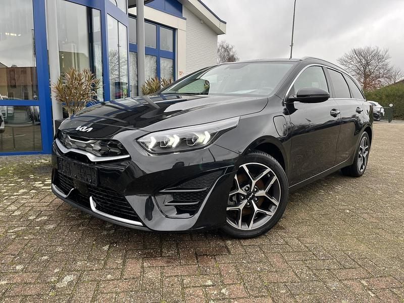 Grijs Gebruikt 2021 Kia Ceed Hatchback | € 24.950 (Eerlijke prijs) - Afbeelding 1/4