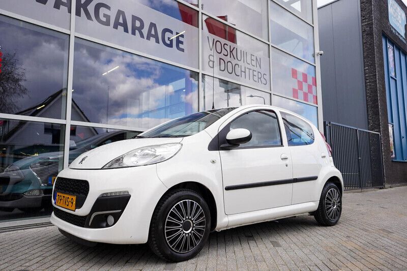 Wit Gebruikt 2012 Peugeot 107 Active Hatchback | € 5.000 (Eerlijke prijs) - Afbeelding 1/4