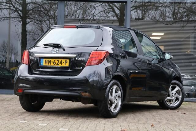 Occasion Toyota Yaris 75 PK (55 kW) 2015 Zwart Hatchback