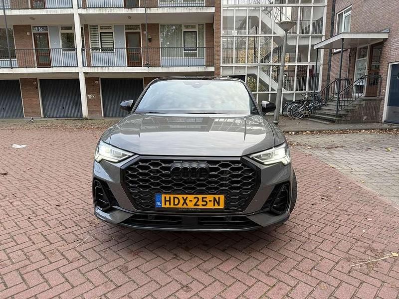 Grijs Gebruikt 2021 Audi Q3 SUV | € 38.500 (Duur) - Afbeelding 1/4