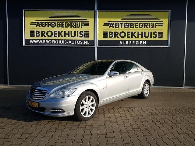 Grijs (metallic) Occasion 2010 Mercedes S400 Prestige Sedan | € 9.450 - Afbeelding 1/4