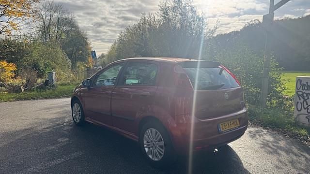 Occasion Fiat Grande Punto Emotion 95 PK (69 kW) 2007 Rood (metallic) Hatchback