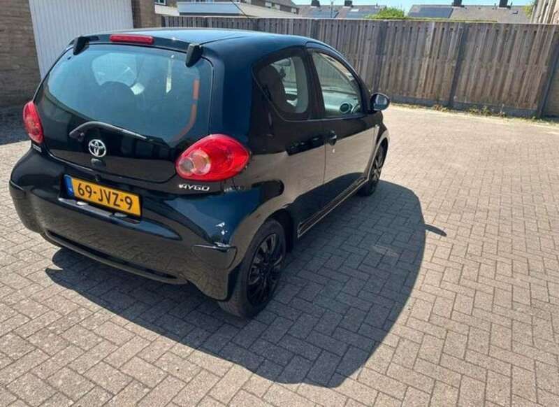 Zwart Gebruikt 2008 Toyota Aygo Hatchback | € 1.600 (Eerlijke prijs) - Afbeelding 1/4