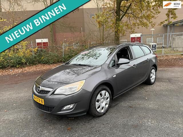 Grijs Gebruikt 2011 Opel Astra Business Edition Stationwagen | € 2.499 (Goede deal) - Afbeelding 1/4