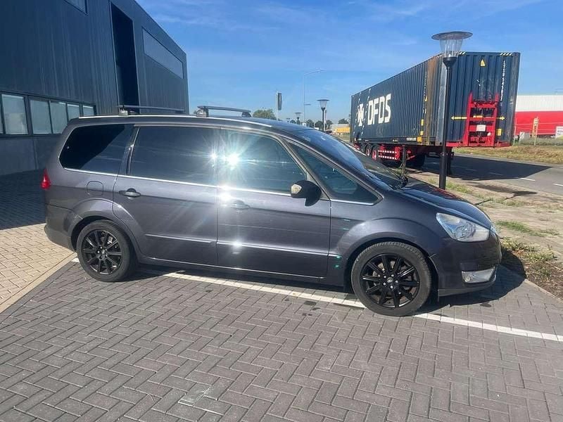 Grijs Gebruikt 2009 Ford Galaxy Trend MPV | € 4.650 (Eerlijke prijs) - Afbeelding 1/4