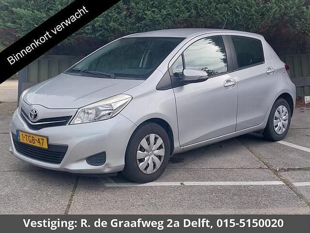 Grijs Gebruikt 2014 Toyota Yaris Hatchback | € 6.890 (Goede deal) - Afbeelding 1/3