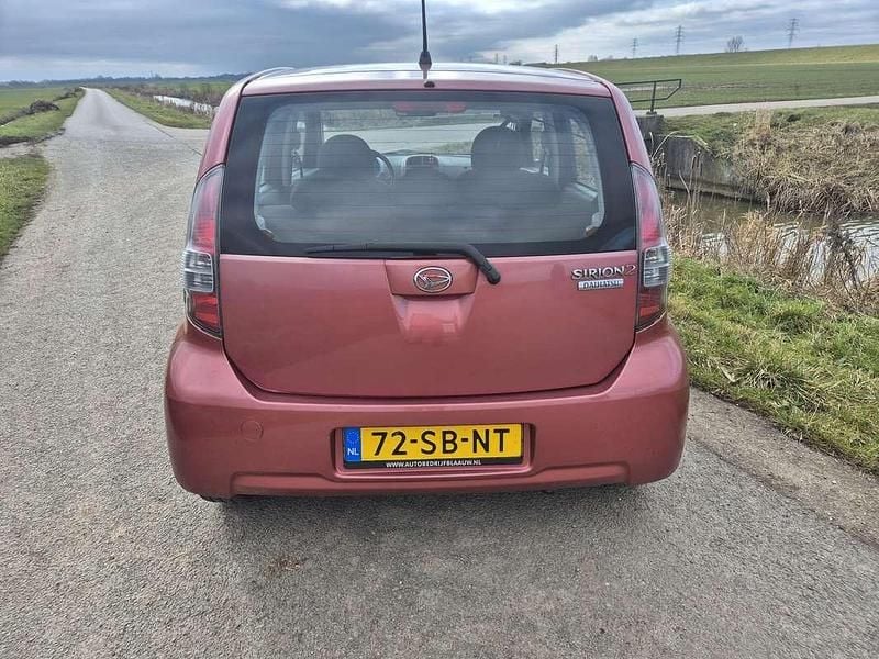 Occasion Daihatsu Sirion 69 PK (50 kW) 2005 Rood Hatchback