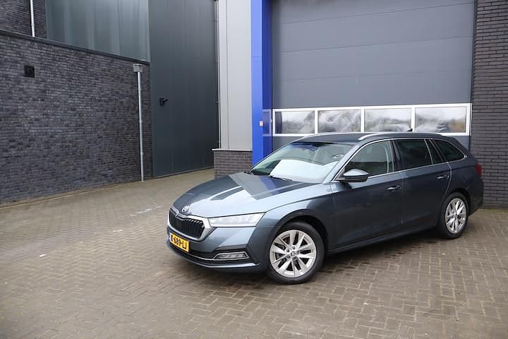 Occasion Skoda Octavia Business Line 2021 Grijs (metallic) Stationwagen