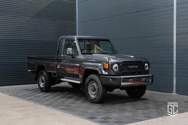Grijs Nieuw 2024 Toyota Land Cruiser SUV | € 54.950 - Afbeelding 1/4