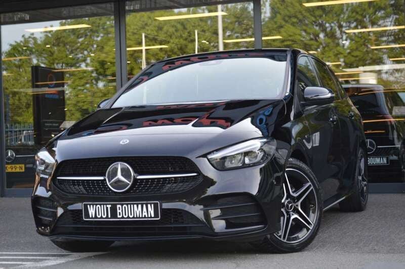 Zwart Gebruikt 2020 Mercedes B250e AMG MPV | € 27.900 (Eerlijke prijs) - Afbeelding 1/4