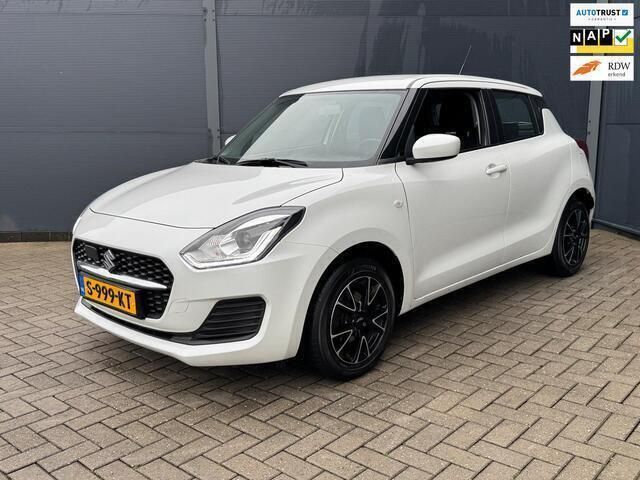 Wit Gebruikt 2021 Suzuki Swift Comfort Hatchback | € 13.950 (Eerlijke prijs) - Afbeelding 1/4