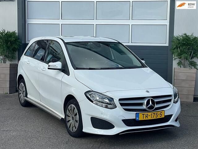 Wit Gebruikt 2018 Mercedes B220 Ambition MPV | € 6.999 (Duur) - Afbeelding 1/4