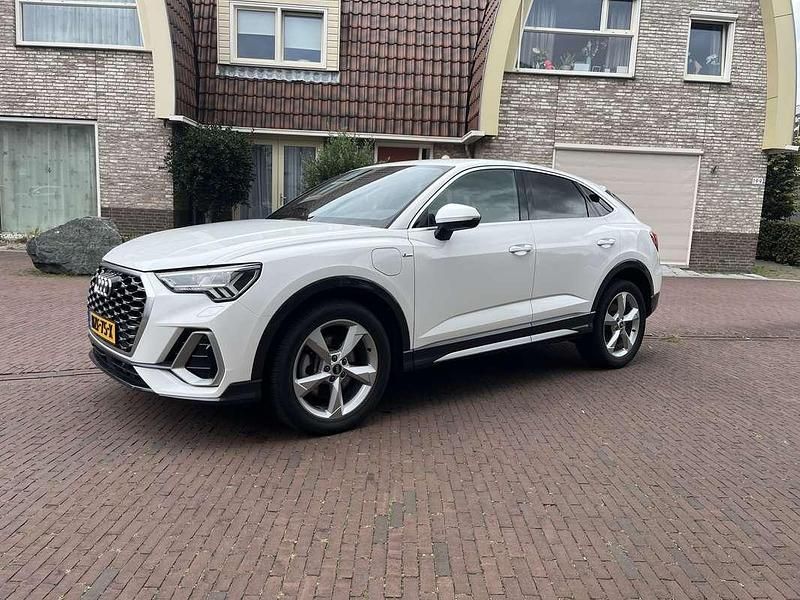 Wit Occasion 2022 Audi Q3 SUV | € 30.500 (Goede deal) - Afbeelding 1/4